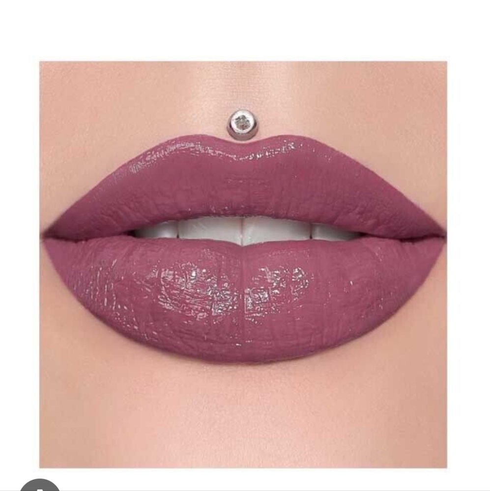 Jeffree Star Pink Lipstick with Glossy Finish and Rich Texture